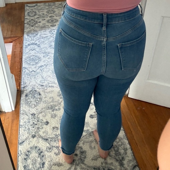 Old Navy High Rise Jeans - Picture 2 of 4